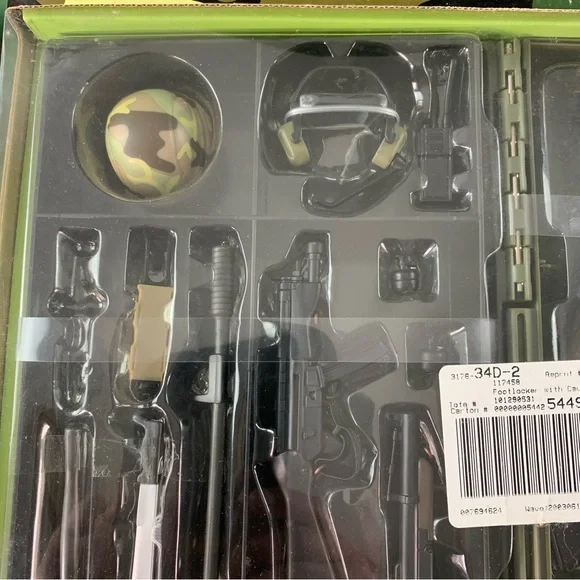 World Peacekeepers with Soldier and Locker Box Action Figure. - Picture 9 of 9